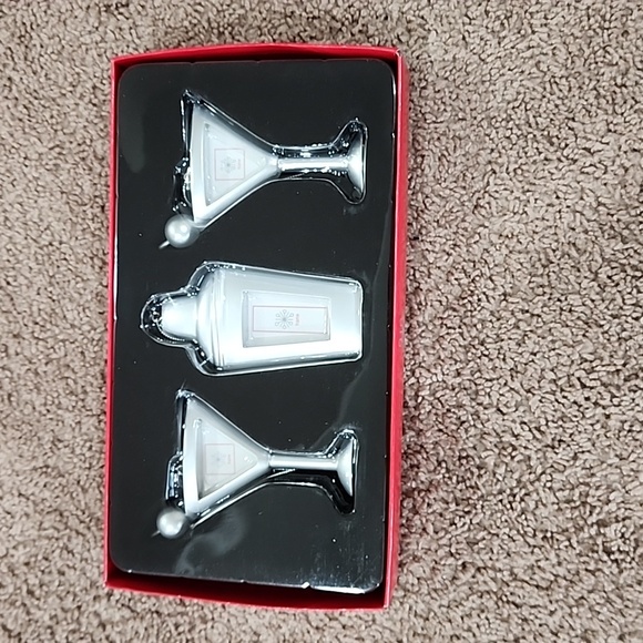 Christmas Ornaments by Frame - Picture 2 of 3